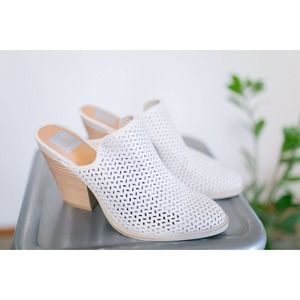 DV By Dolce Vita Womens Kenli Mules Stacked Heels Shoes Beige Laser Cut Out SZ 8